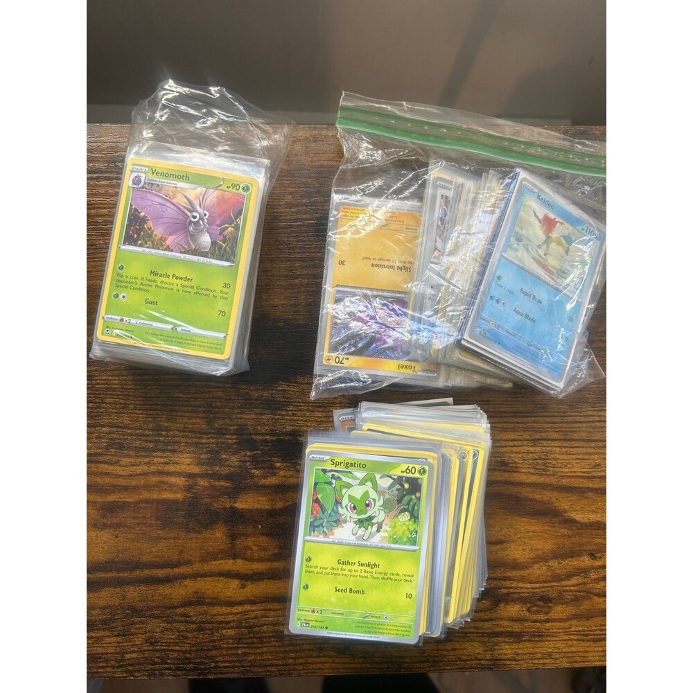 Pokémon 260 Pokemon TCG Trading Cards Collection